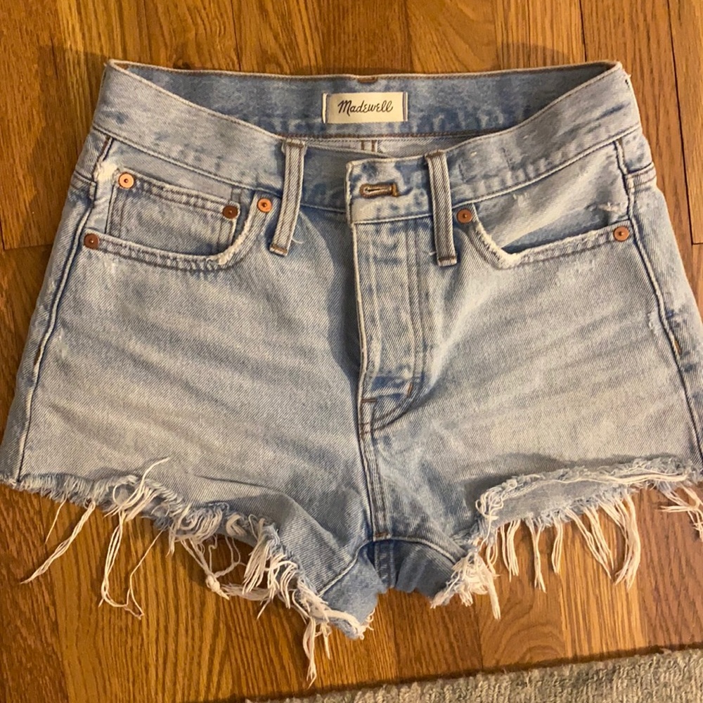 Madewell relaxed denim short - size 23 but fits more like 24